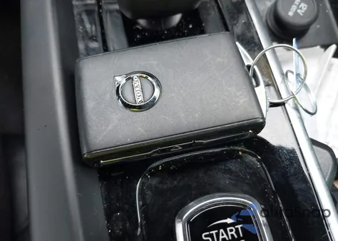 2024 Volvo S60 B5 Core Dark Theme z USA, uszkodzony, nr VIN 7JRL12FK0RG317975